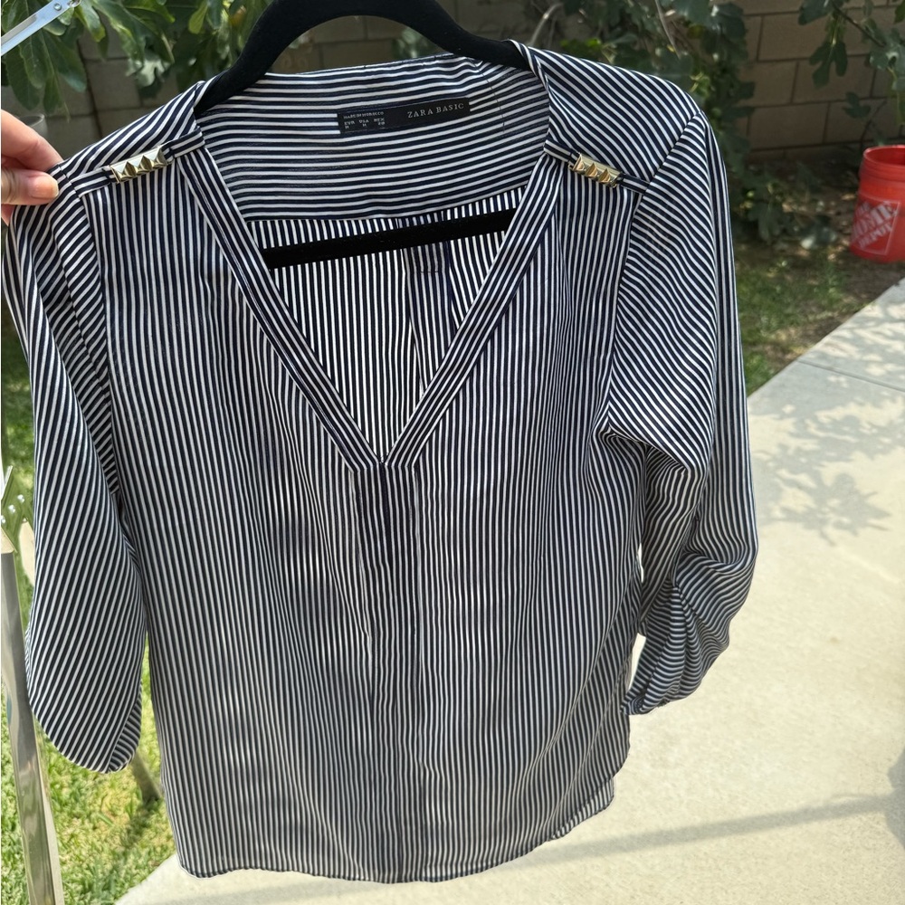 ZARA Basic Navy Striped V-Neck Blouse with Gold Stud Detail – Size M